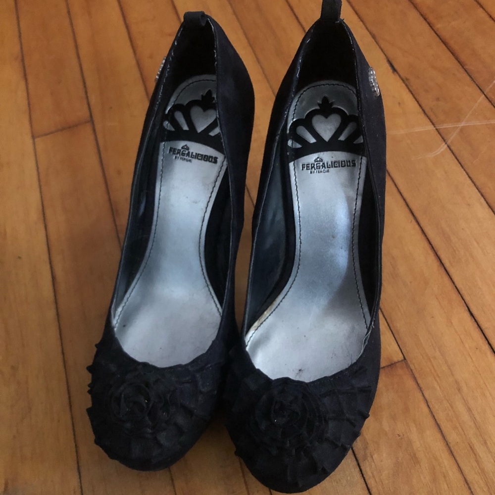 Fergalicious 7, Black Rose-detailed Pumps